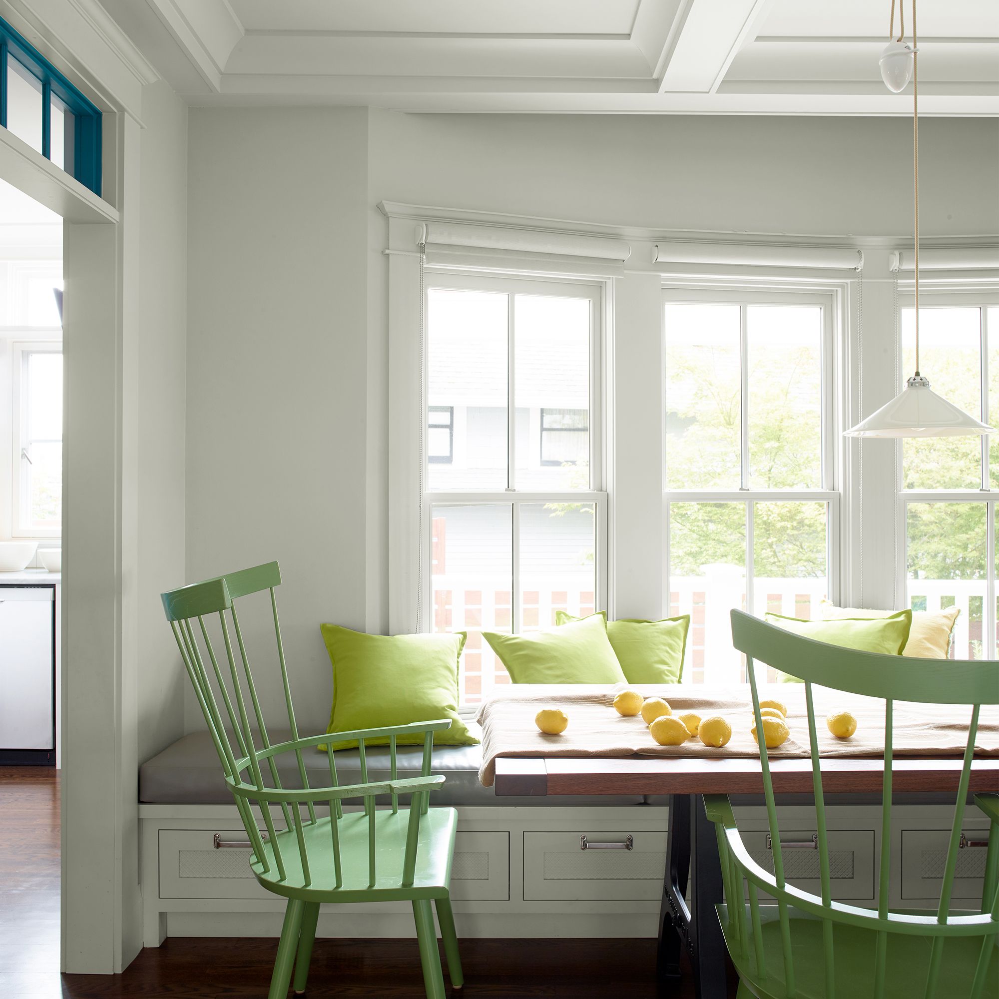 Eat-in kitchen with Benjamin Moore Gray Owl on walls in AURA Matte and trim in AURA® Satin