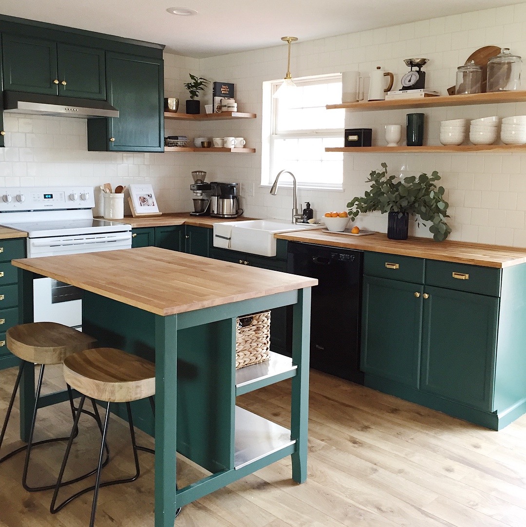 Benjamin Moore Forest Green kitchen, image courtesy of Light and Dwell