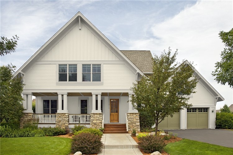 Home exterior painted in Benjamin Moore Ballet White OC-9 with trim in Benjamin Moore Sea Salt CSP-95