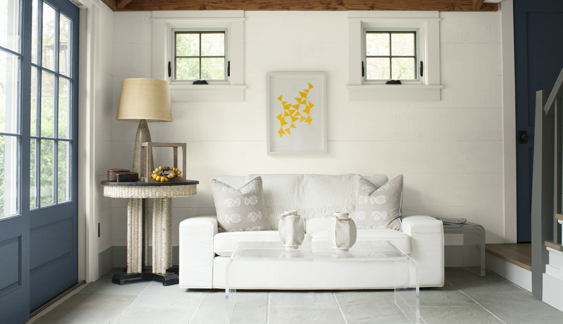 Casual family room in Benjamin Moore Simply White