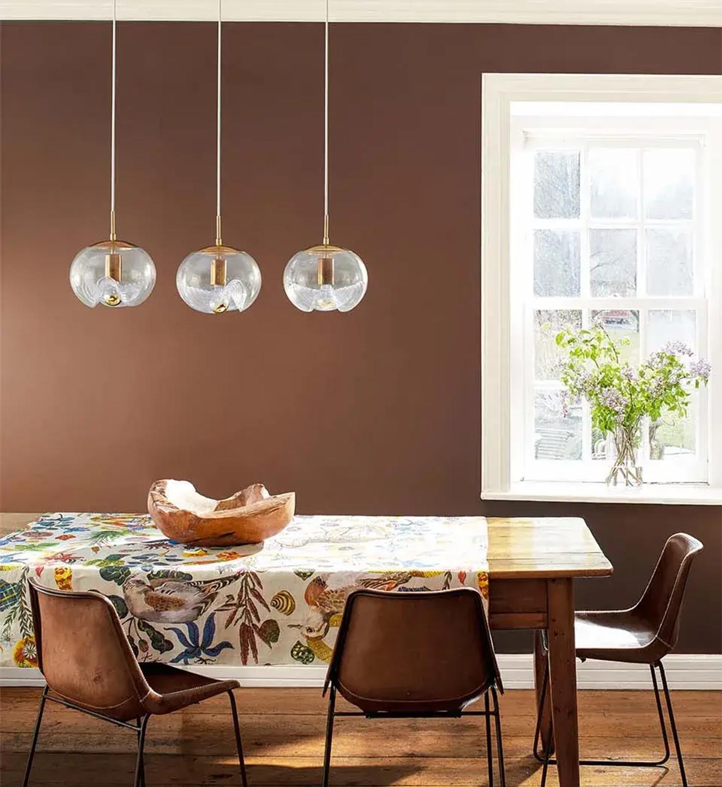 Dining Room in Leather Saddle Brown 2100-20, Trim in Glacier White OC-37