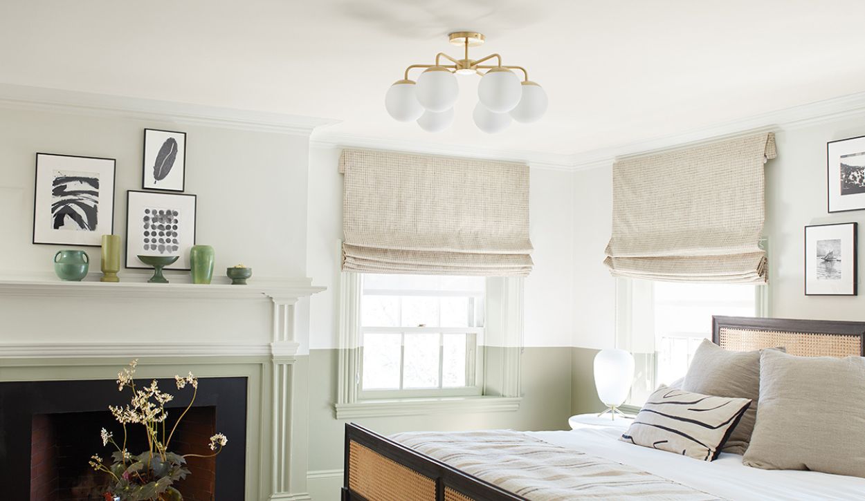 Bedroom painted with Benjamin Moore Waterborne Ceiling Paint, Ultra Flat, in Steam AF-15