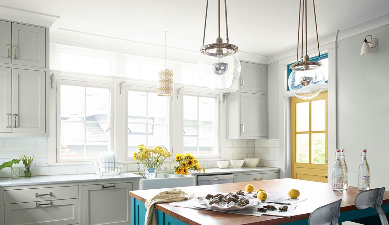 Kitchen featuring Benjamin Moore Waterborne Ceiling Paint, Ultra Flat, in Atrium White OC-145