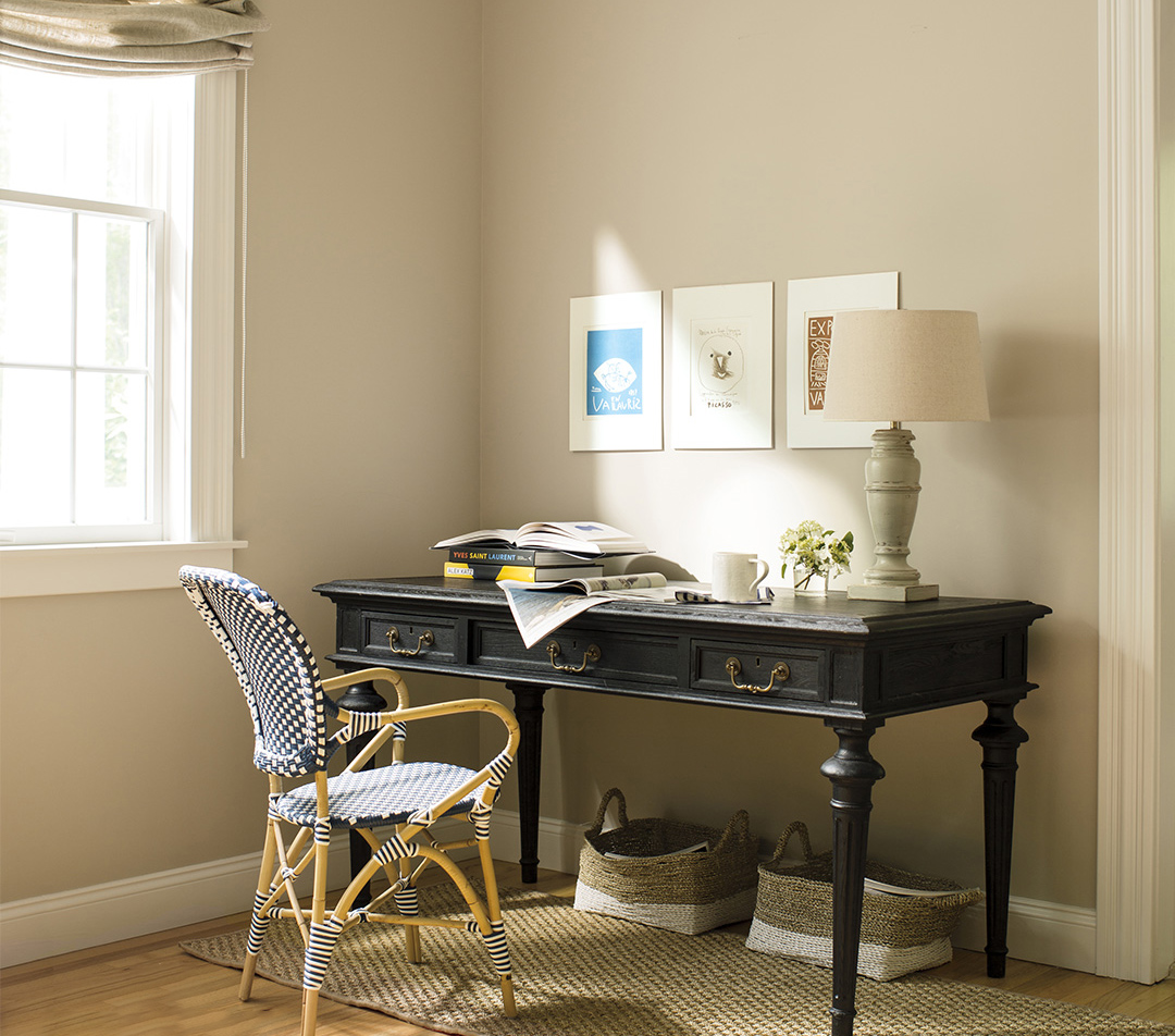 Benjamin Moore Shaker Beige on walls in home office 